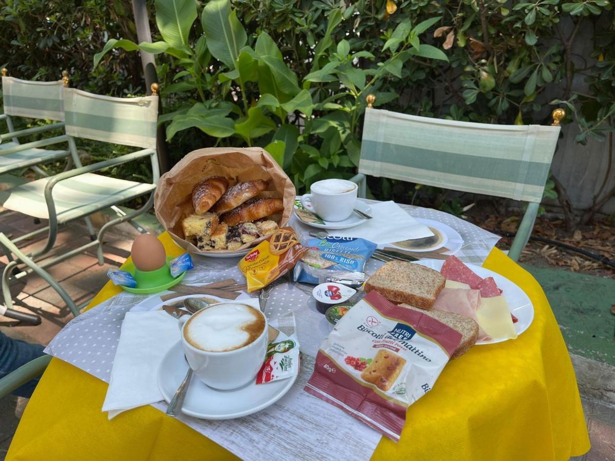 Hotel Montebello Riccione Bagian luar foto