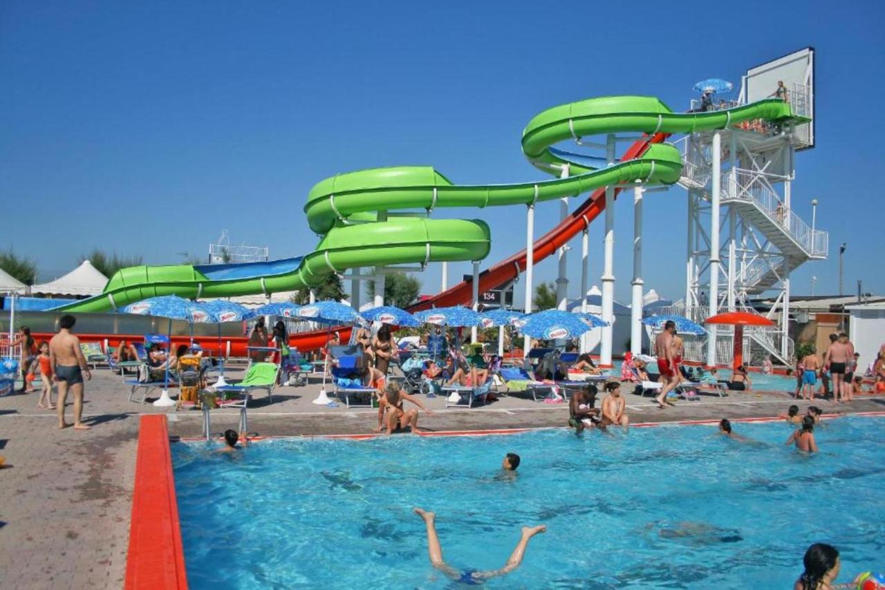Hotel Montebello Riccione Bagian luar foto