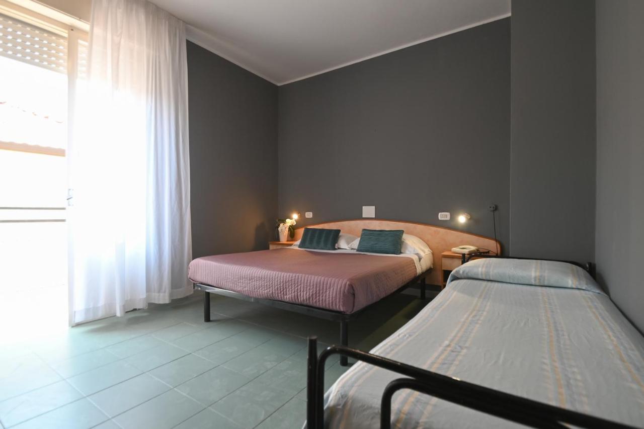 Hotel Montebello Riccione Bagian luar foto