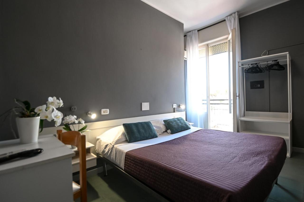 Hotel Montebello Riccione Bagian luar foto