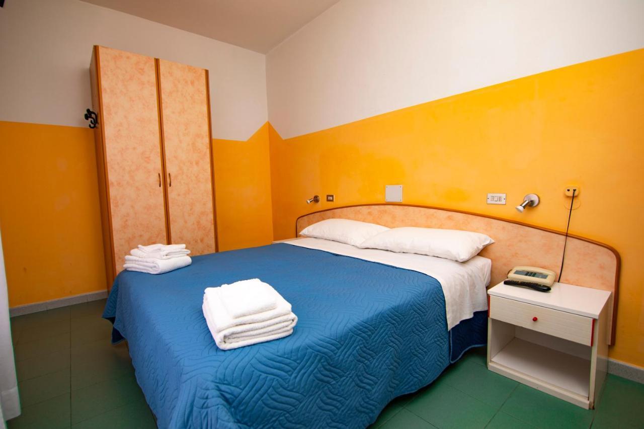 Hotel Montebello Riccione Bagian luar foto