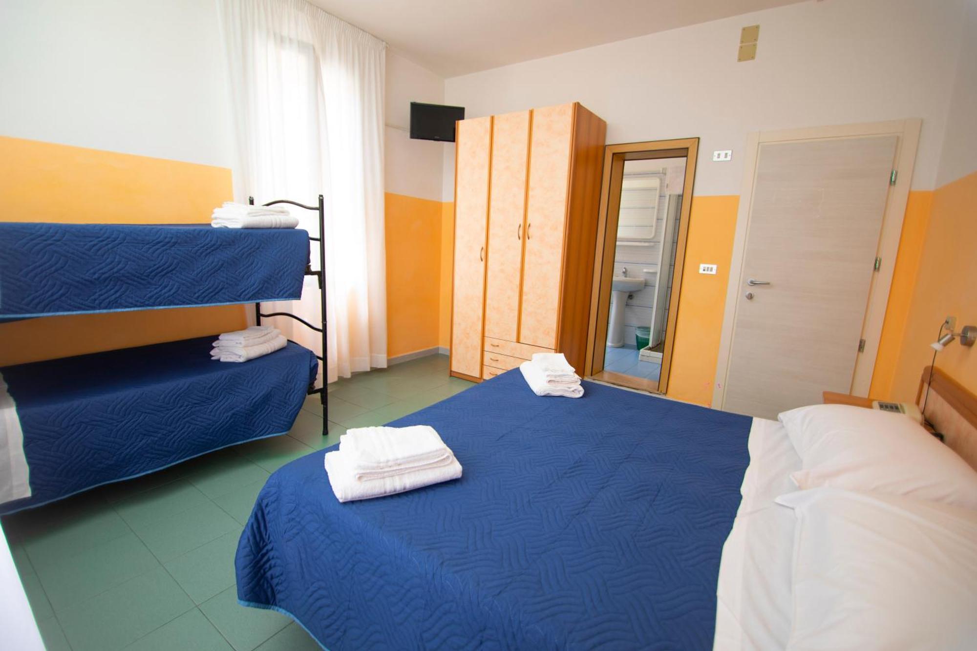 Hotel Montebello Riccione Bagian luar foto
