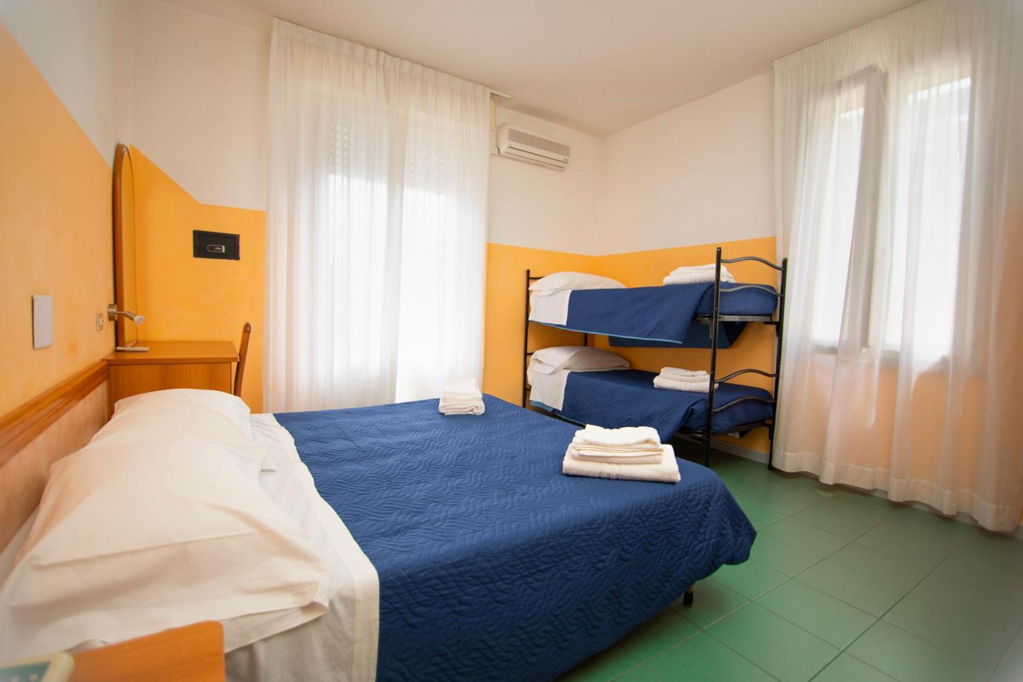 Hotel Montebello Riccione Bagian luar foto