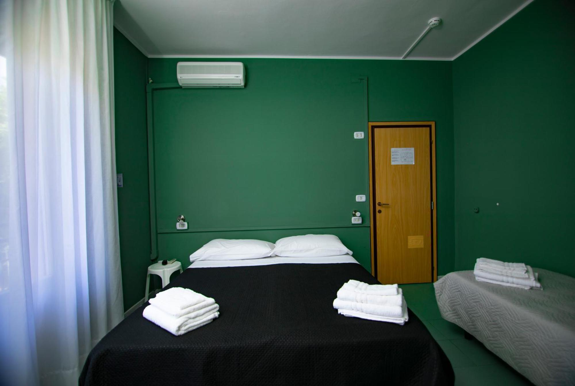 Hotel Montebello Riccione Bagian luar foto