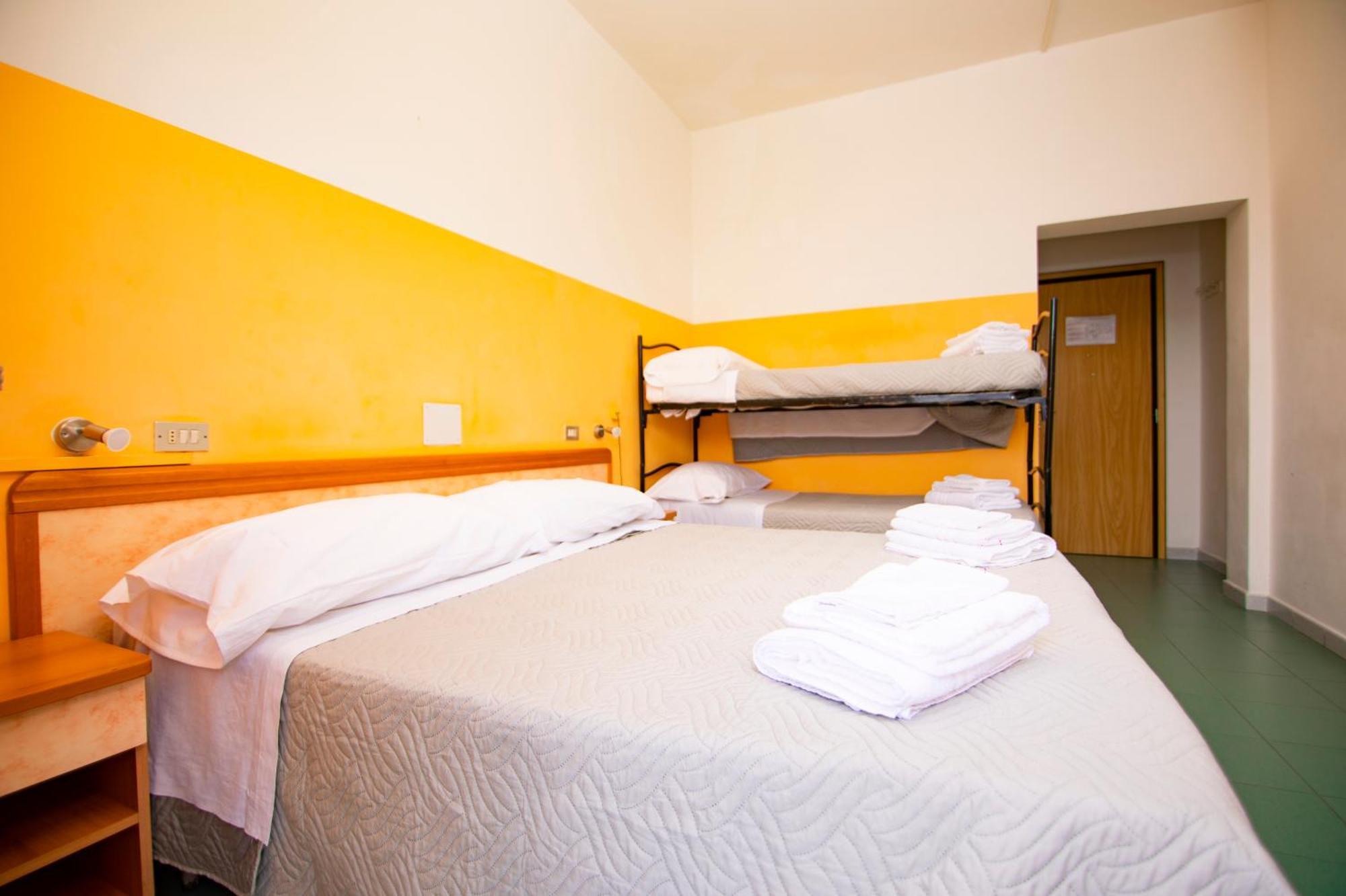 Hotel Montebello Riccione Bagian luar foto