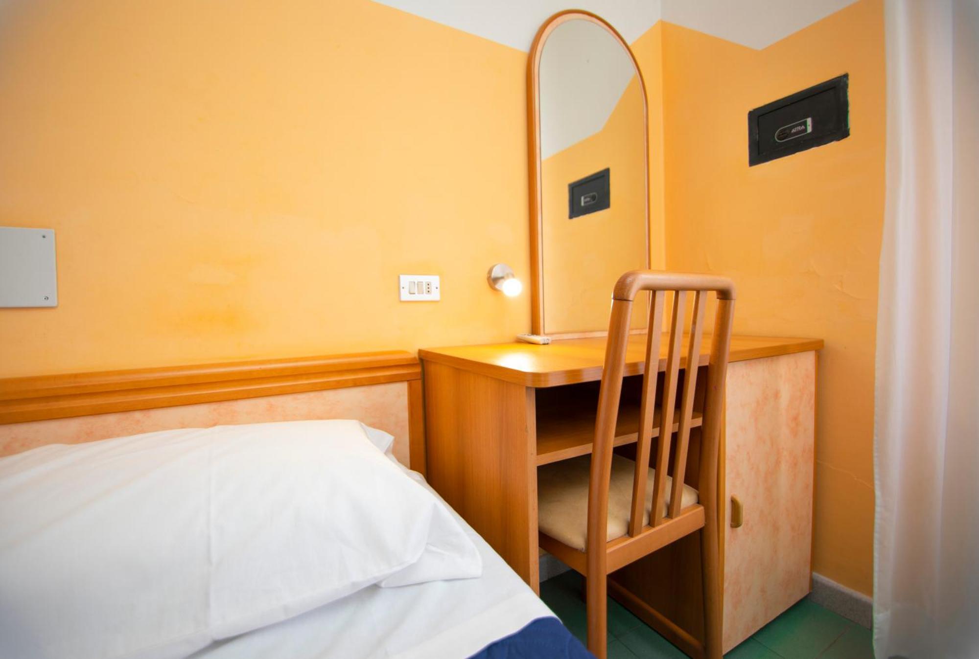 Hotel Montebello Riccione Bagian luar foto