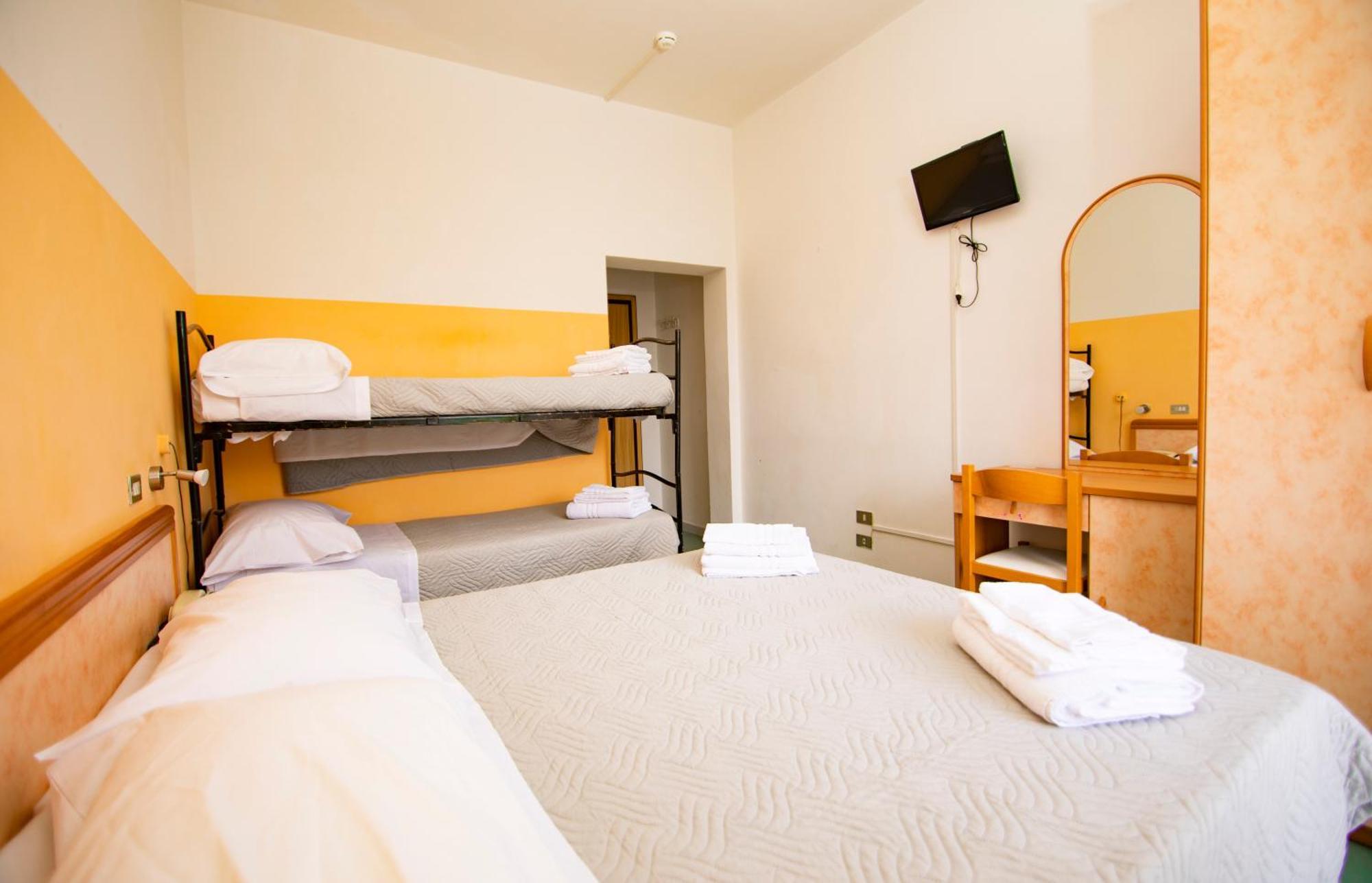 Hotel Montebello Riccione Bagian luar foto