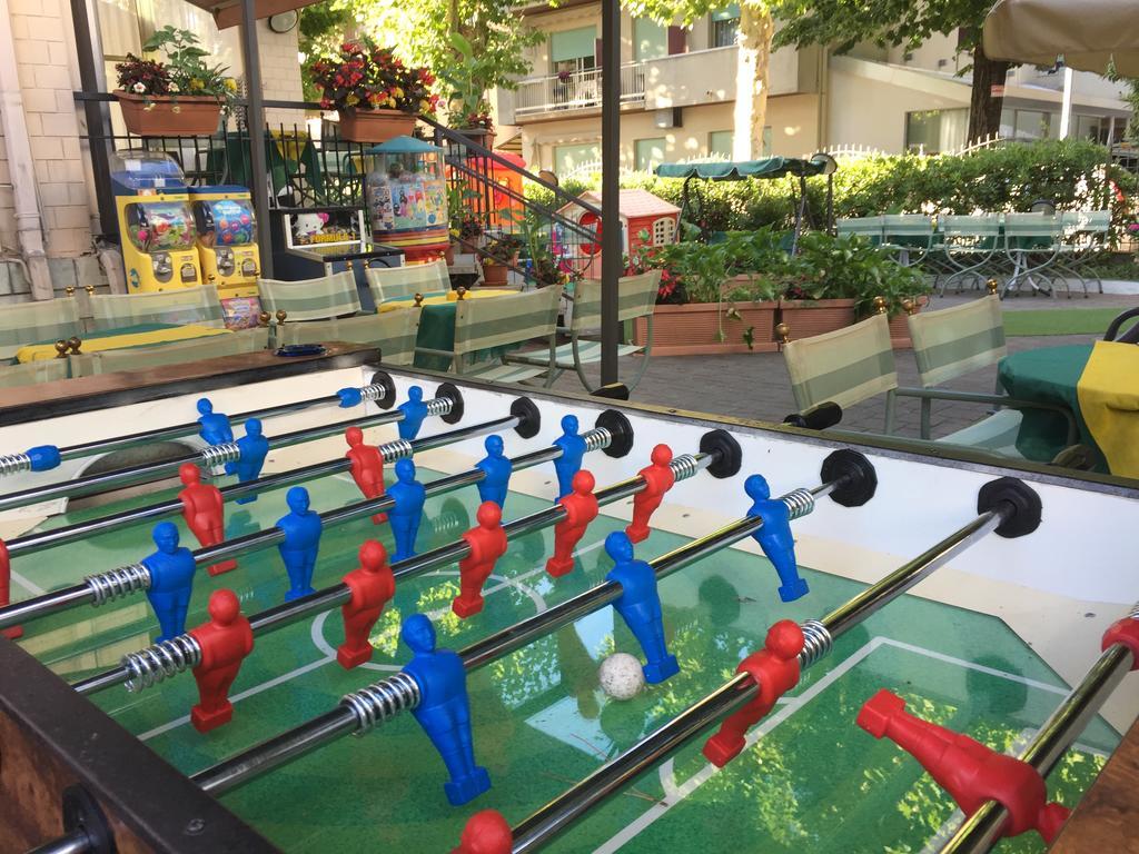 Hotel Montebello Riccione Bagian luar foto