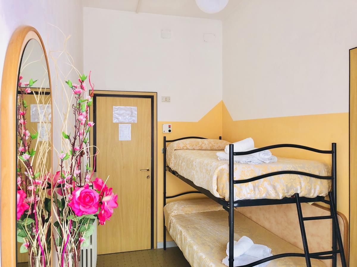 Hotel Montebello Riccione Bagian luar foto