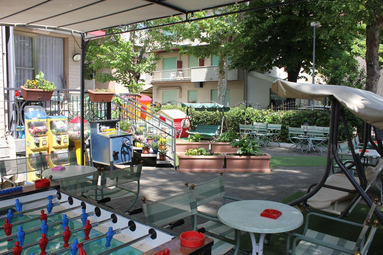Hotel Montebello Riccione Bagian luar foto
