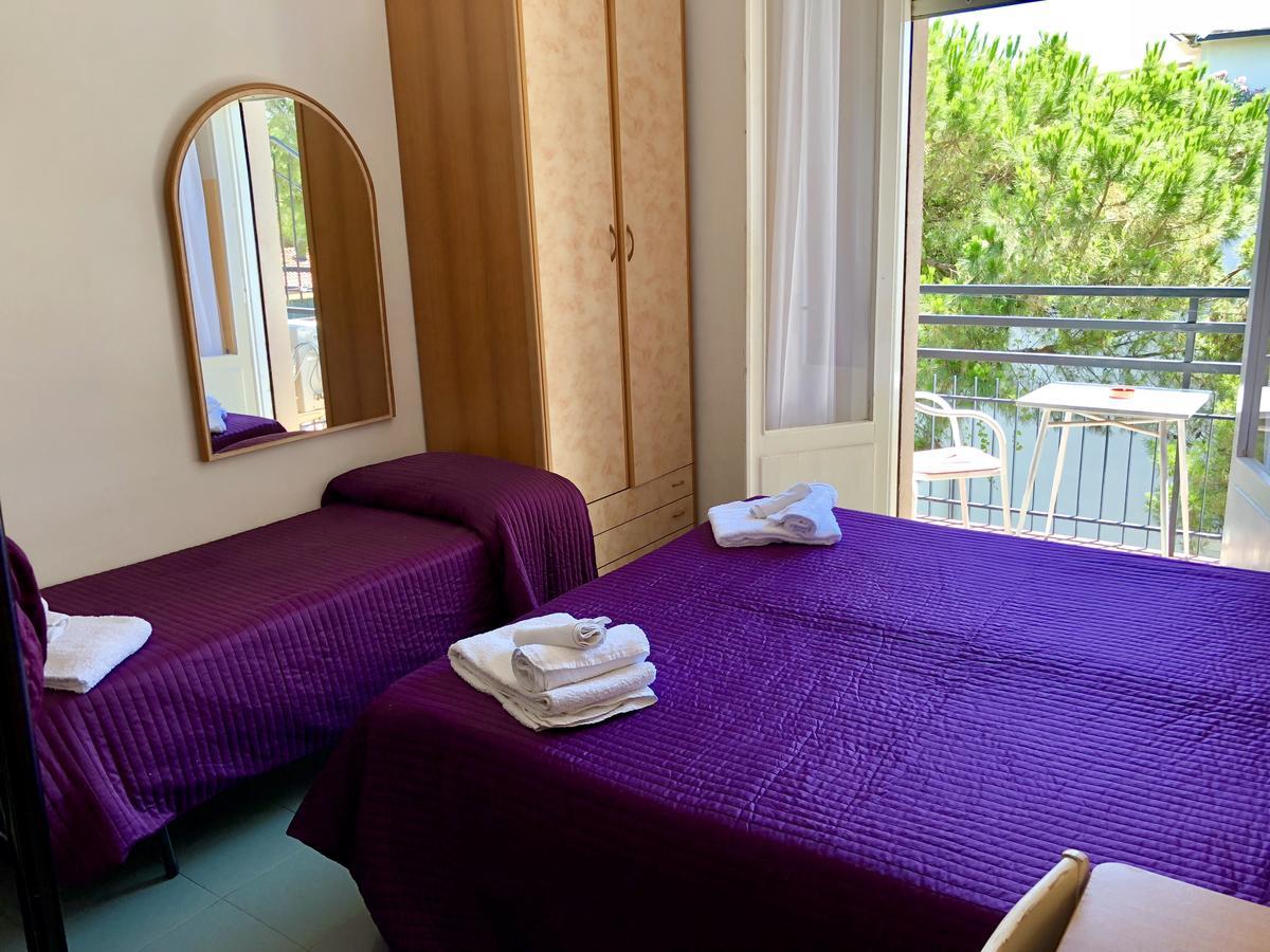 Hotel Montebello Riccione Bagian luar foto