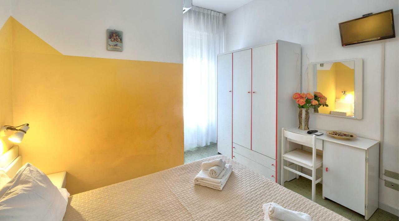 Hotel Montebello Riccione Bagian luar foto
