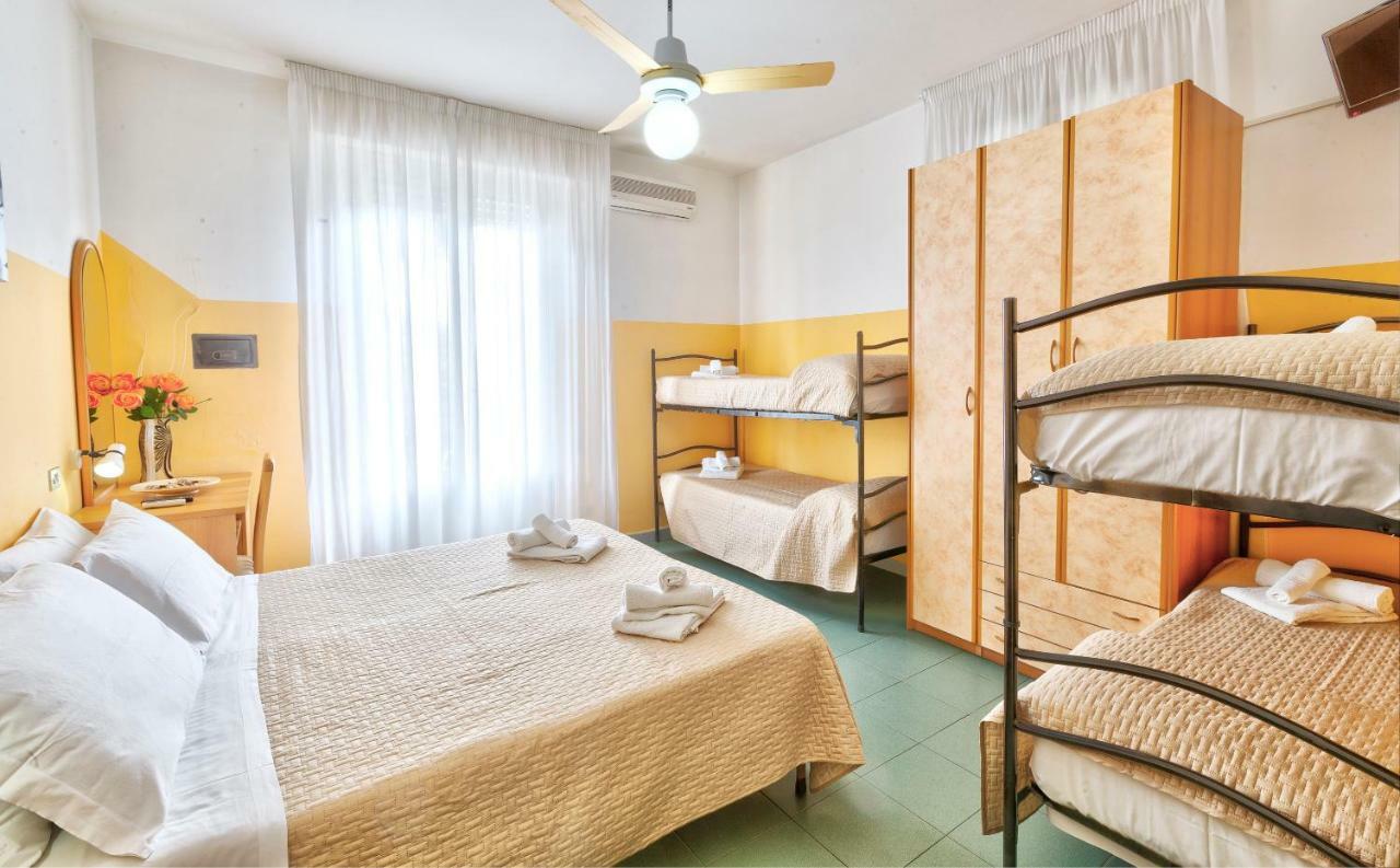 Hotel Montebello Riccione Bagian luar foto